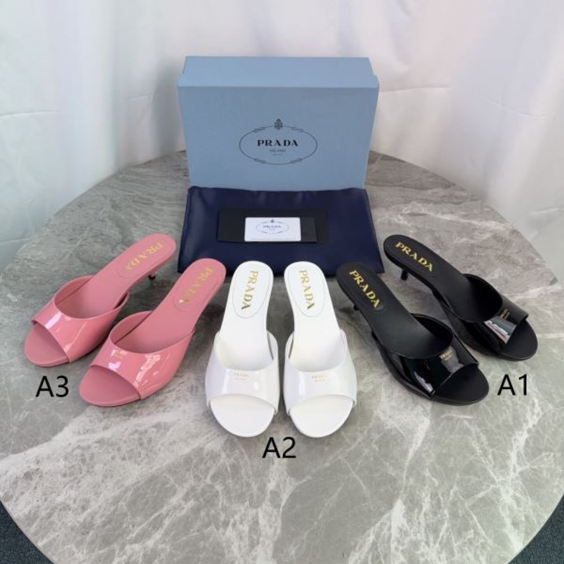 シンプルフォルム 艶感アッパー 上品スタイル デイリーコーデ PRADA プラダ コピー フラットサンダル 人気アイテム