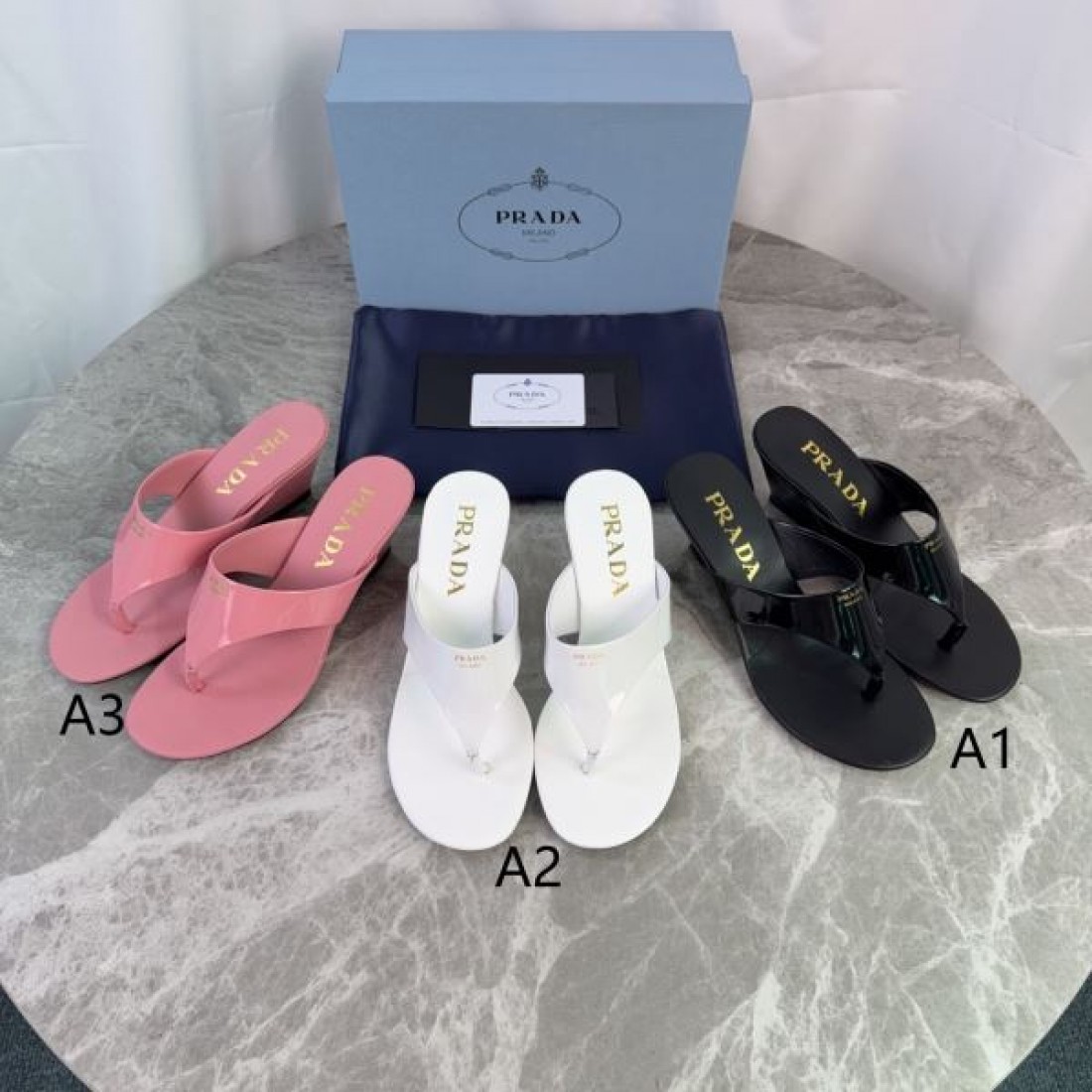 エナメル調ストラップ 上品スタイル 着回し自在 PRADA プラダ コピー トングサンダル 季節注目モデル