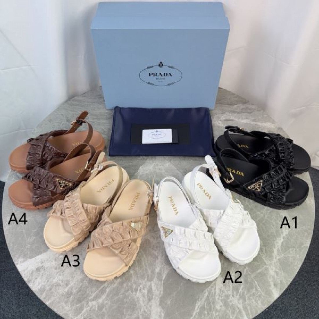 レザータッチ 快適フィット ラグジュアリー仕様 PRADA プラダ コピー ボリュームストラップシューズ
