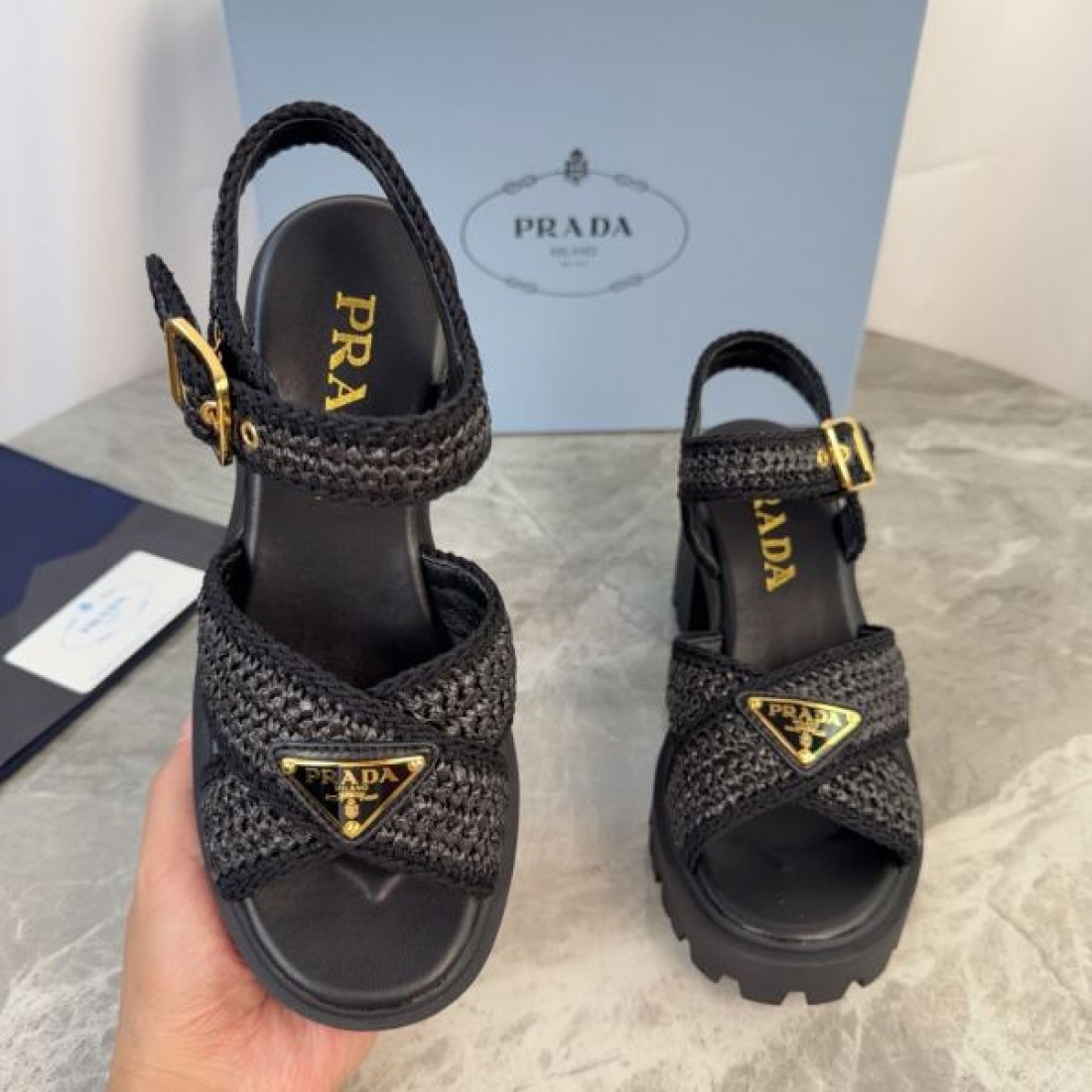 ラフィア調デザイン エレガントスタイル 夏映え PRADA プラダ コピー バックストラップサンダル
