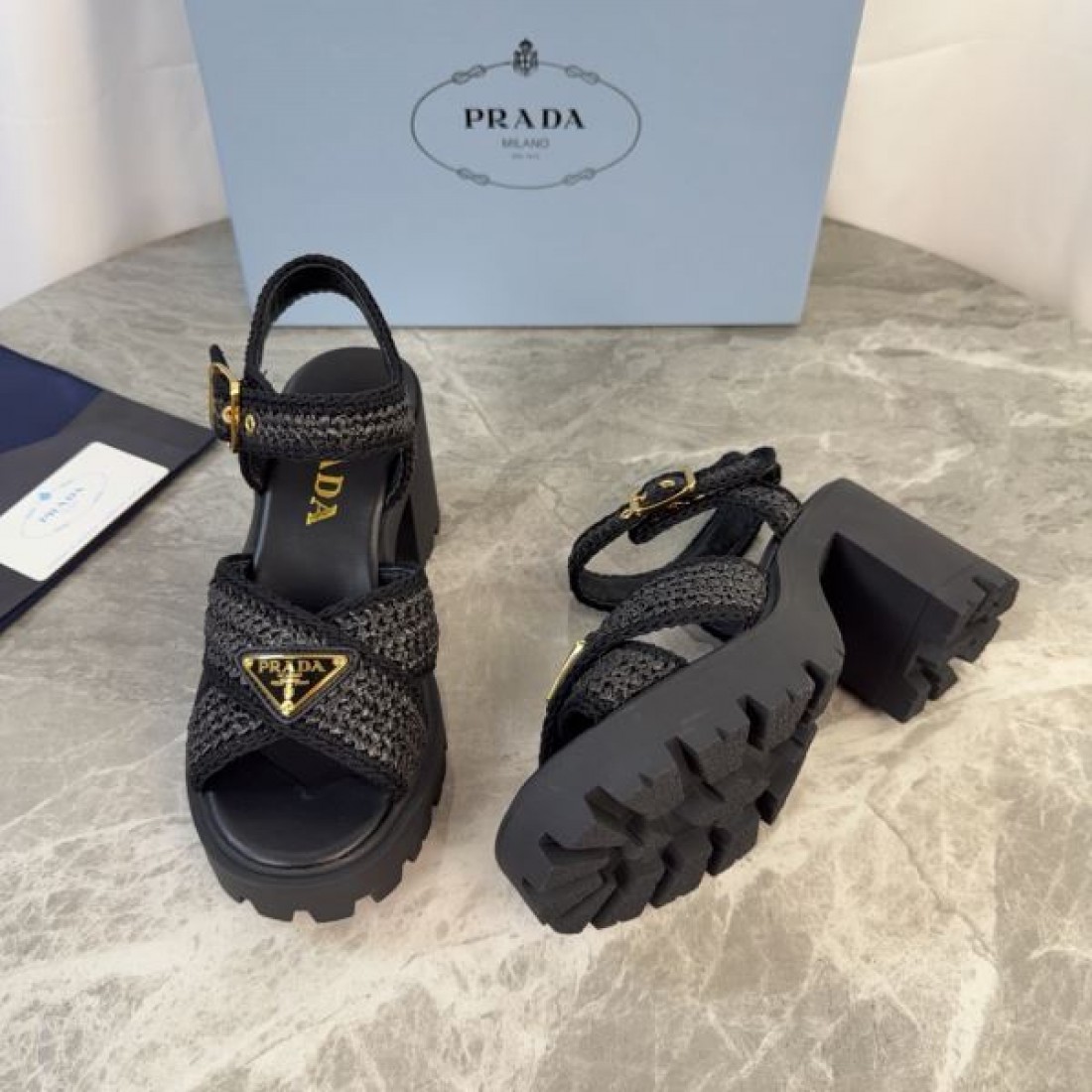 ラフィア調デザイン エレガントスタイル 夏映え PRADA プラダ コピー バックストラップサンダル