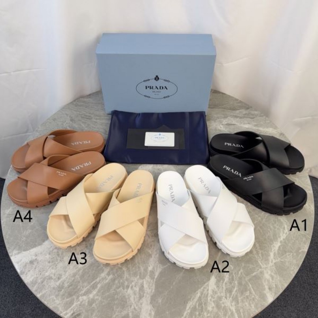 ワイドストラップ アーバンテイスト 高見え PRADA プラダ コピー フラットサンダル デイリーユース