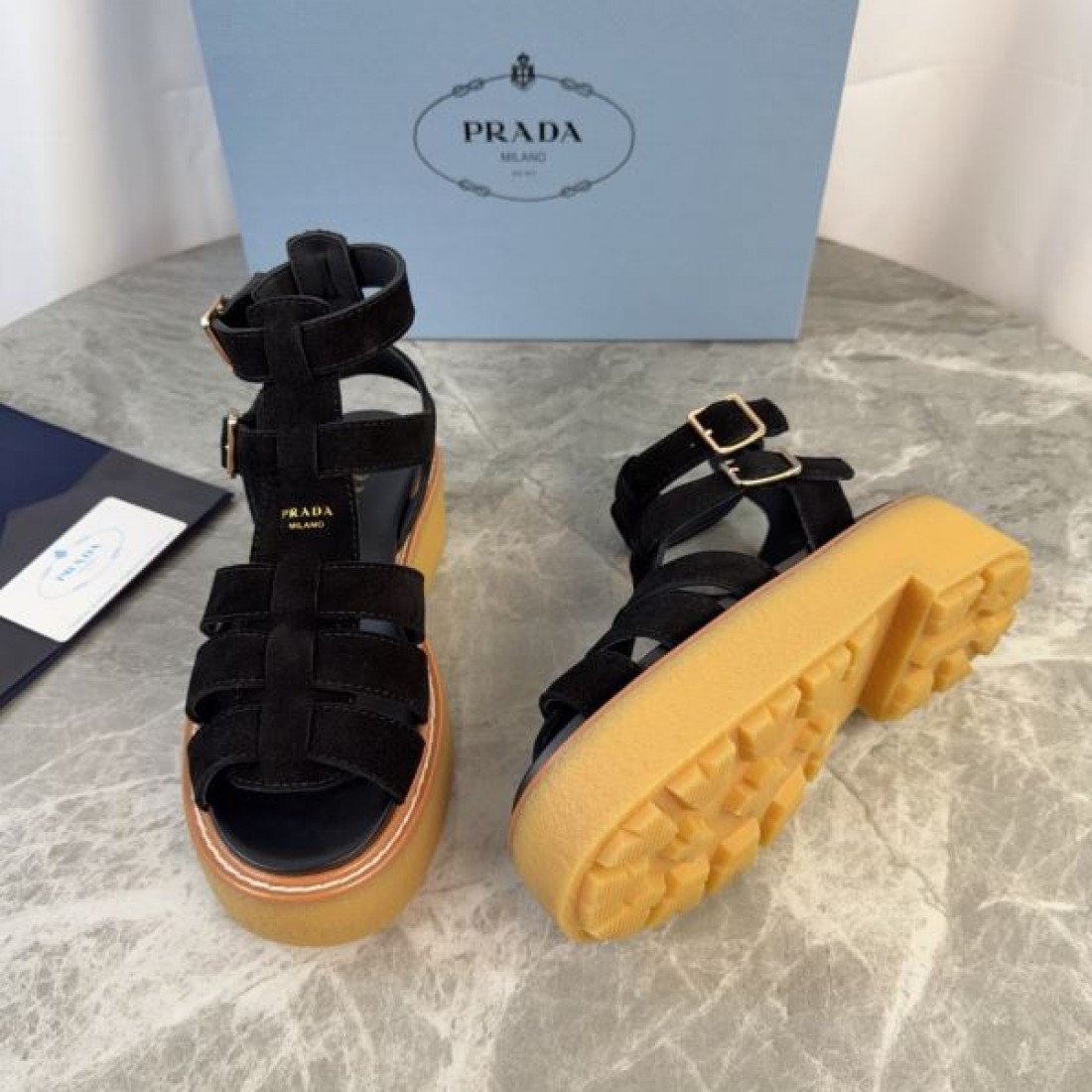 アンクルストラップ スエード調 洗練デザイン PRADA プラダ コピー プラットフォームシューズ タウンユース