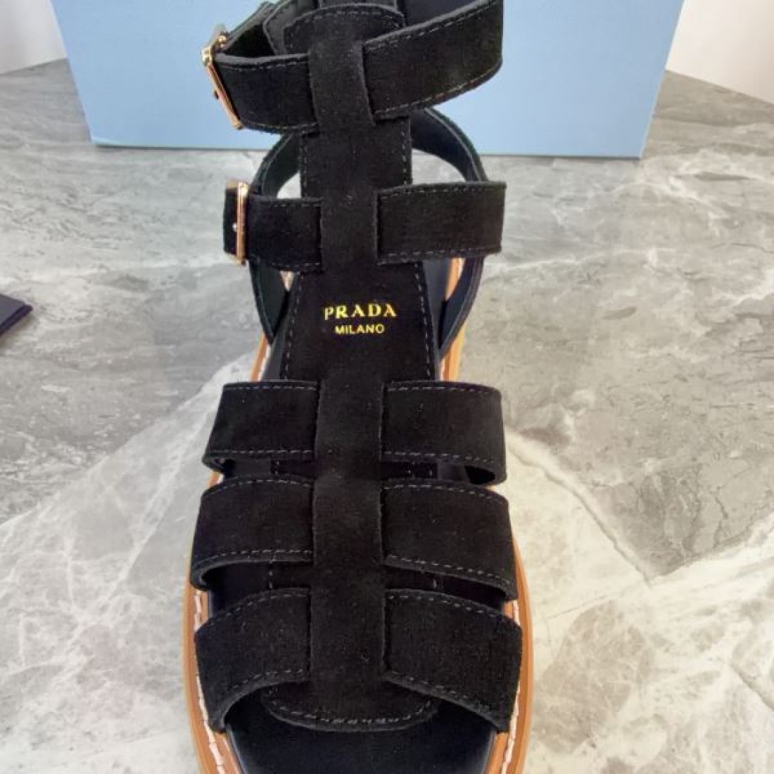 アンクルストラップ スエード調 洗練デザイン PRADA プラダ コピー プラットフォームシューズ タウンユース