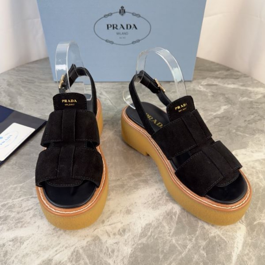 プラットフォームサンダル ミニマルスタイル 快適 PRADA プラダ コピー ストラップサンダル 上質コレクション