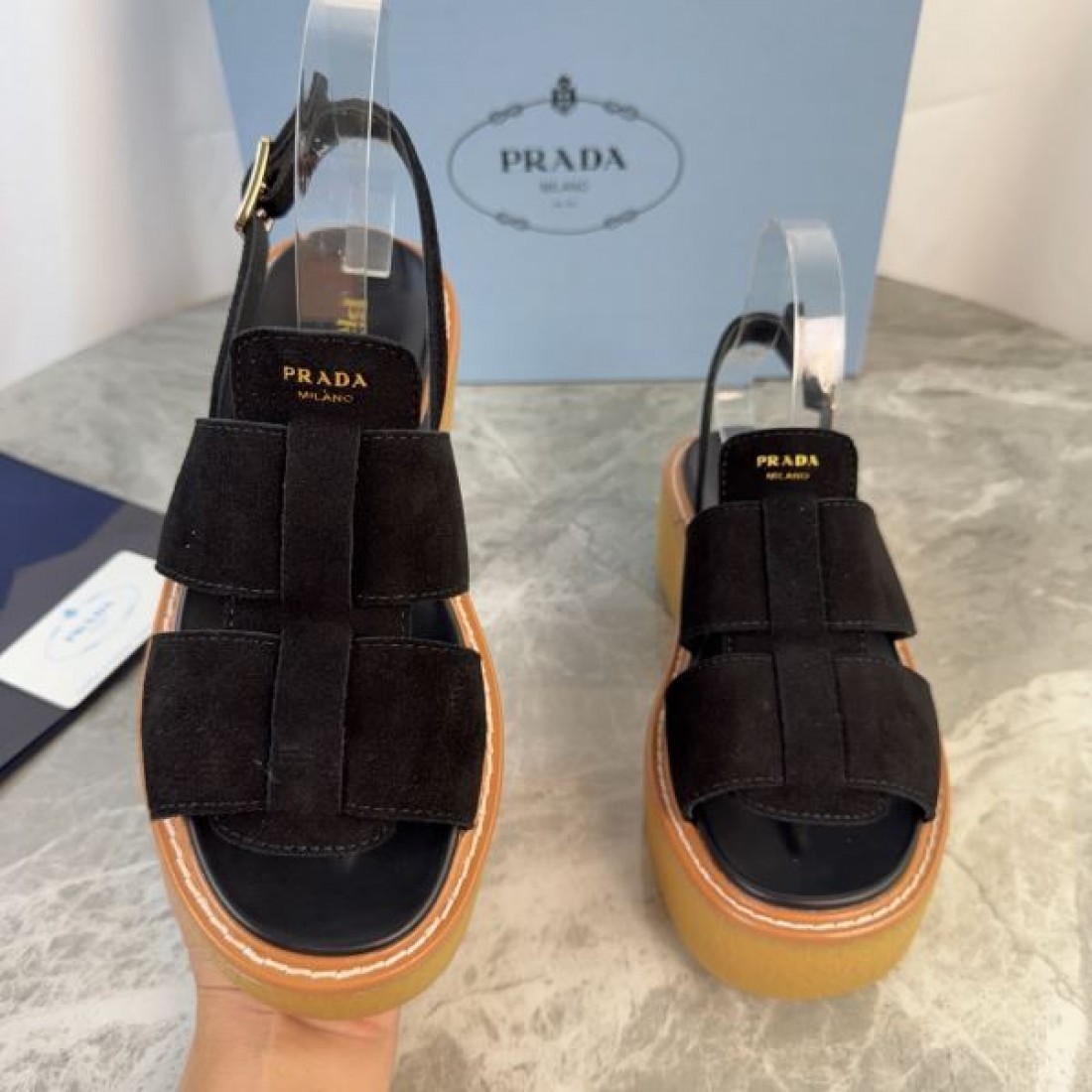 プラットフォームサンダル ミニマルスタイル 快適 PRADA プラダ コピー ストラップサンダル 上質コレクション