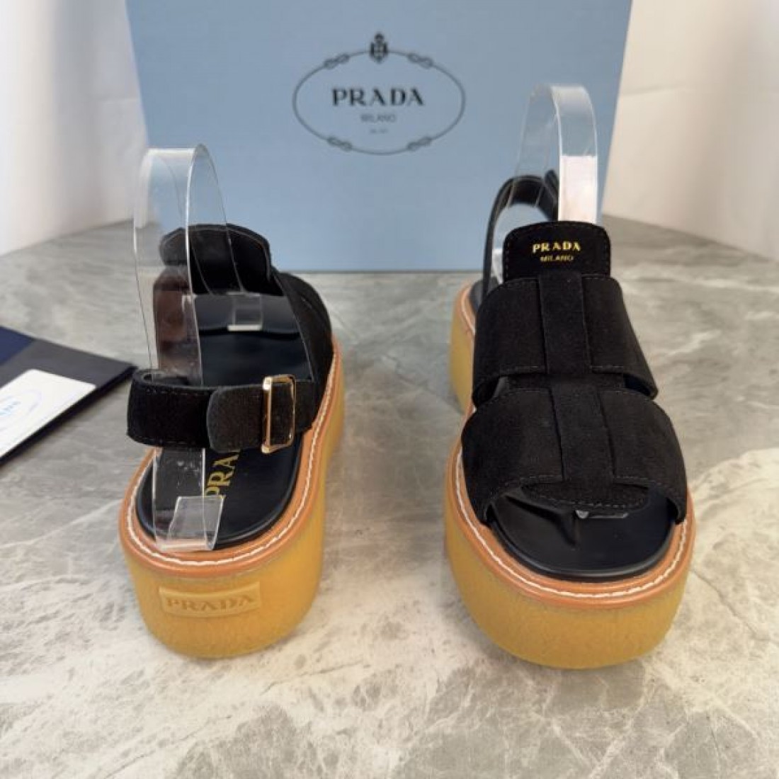 プラットフォームサンダル ミニマルスタイル 快適 PRADA プラダ コピー ストラップサンダル 上質コレクション