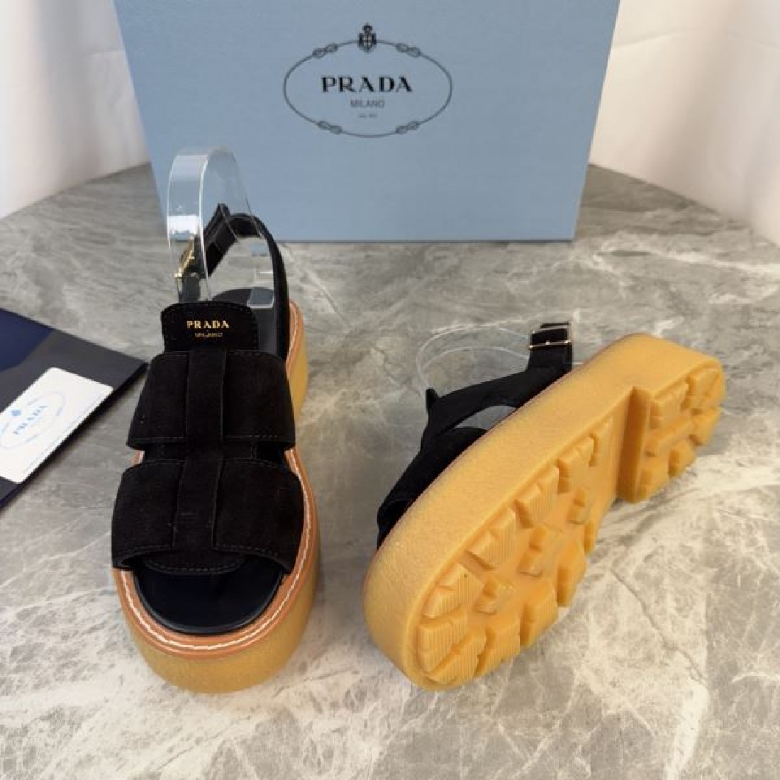 プラットフォームサンダル ミニマルスタイル 快適 PRADA プラダ コピー ストラップサンダル 上質コレクション