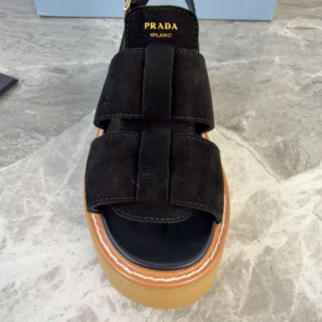 プラットフォームサンダル ミニマルスタイル 快適 PRADA プラダ コピー ストラップサンダル 上質コレクション