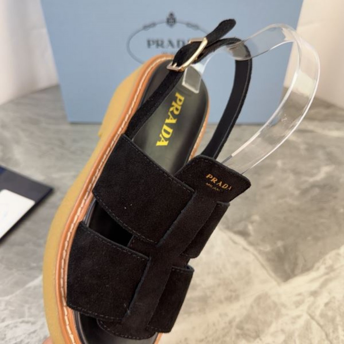 プラットフォームサンダル ミニマルスタイル 快適 PRADA プラダ コピー ストラップサンダル 上質コレクション