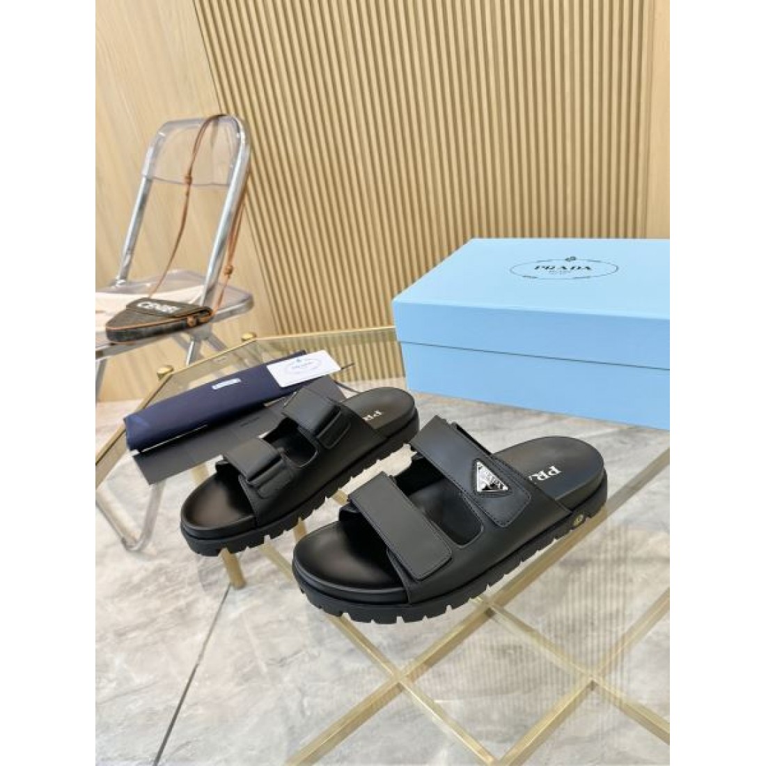 軽量 スライドサンダル 厚底 デイリー PRADA プラダ コピー レザーサンダル リラックススタイル