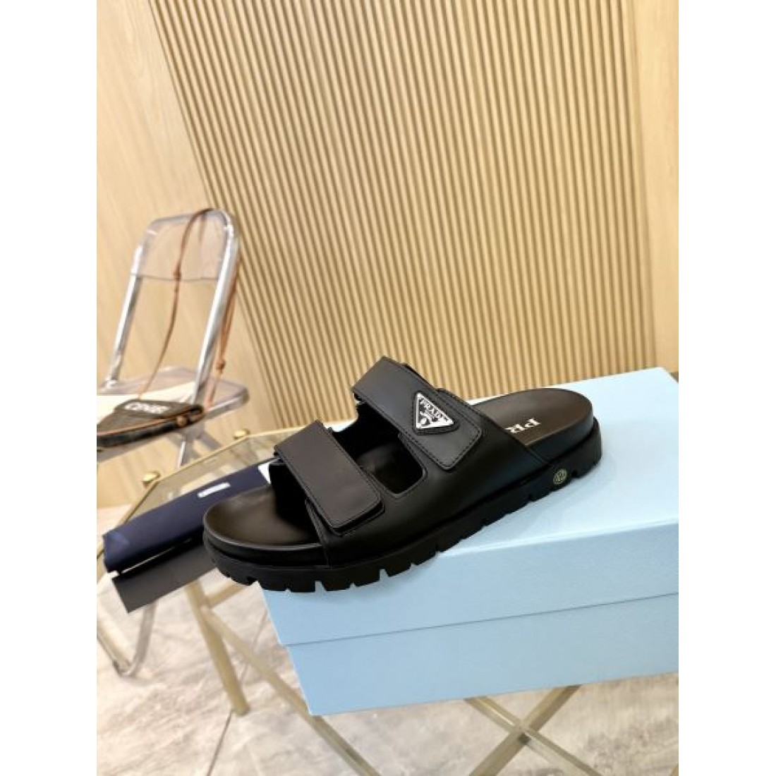軽量 スライドサンダル 厚底 デイリー PRADA プラダ コピー レザーサンダル リラックススタイル