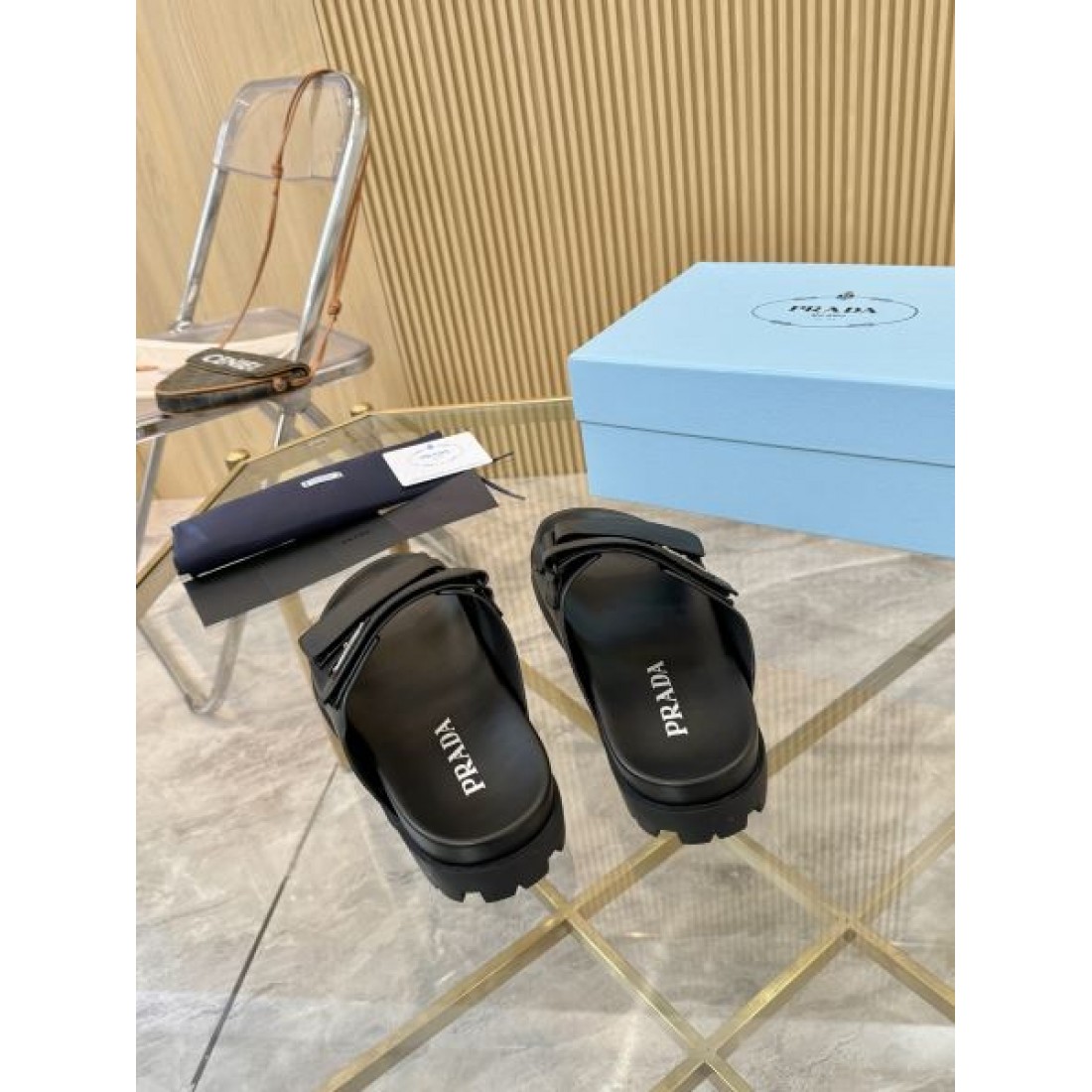 軽量 スライドサンダル 厚底 デイリー PRADA プラダ コピー レザーサンダル リラックススタイル