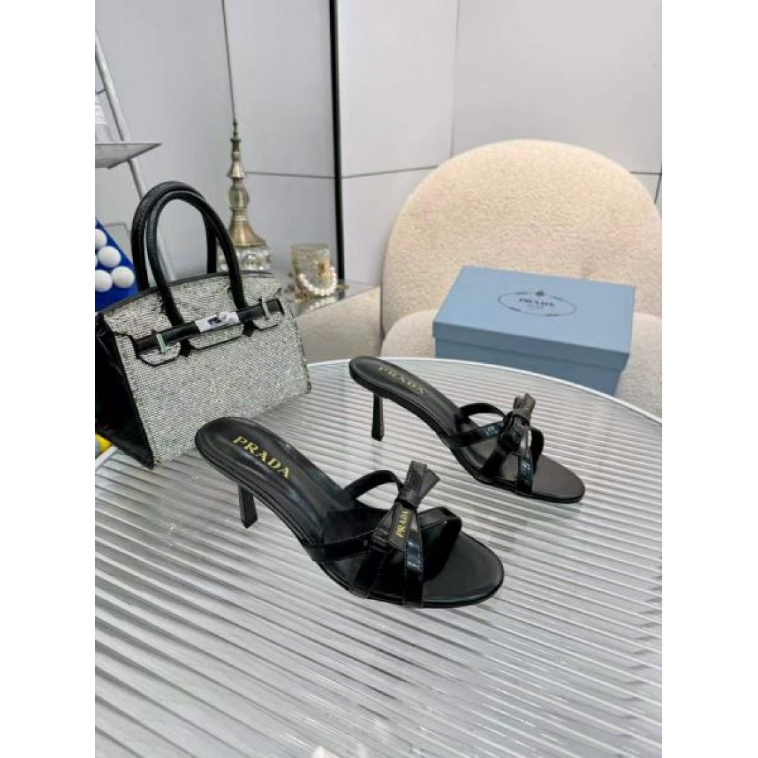 限定コレクション ラグジュアリー エレガント 上品 PRADA プラダ コピー レザーミュールサンダル