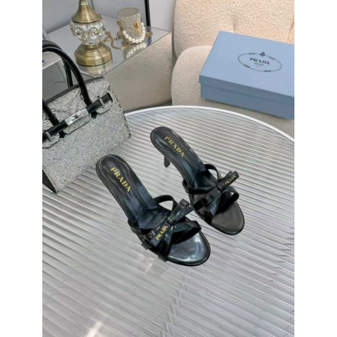 限定コレクション ラグジュアリー エレガント 上品 PRADA プラダ コピー レザーミュールサンダル