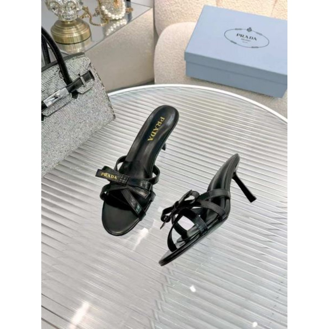 限定コレクション ラグジュアリー エレガント 上品 PRADA プラダ コピー レザーミュールサンダル