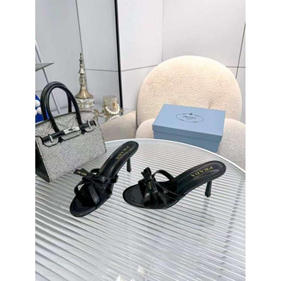限定コレクション ラグジュアリー エレガント 上品 PRADA プラダ コピー レザーミュールサンダル
