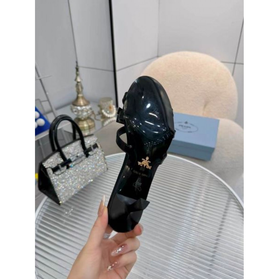 限定コレクション ラグジュアリー エレガント 上品 PRADA プラダ コピー レザーミュールサンダル
