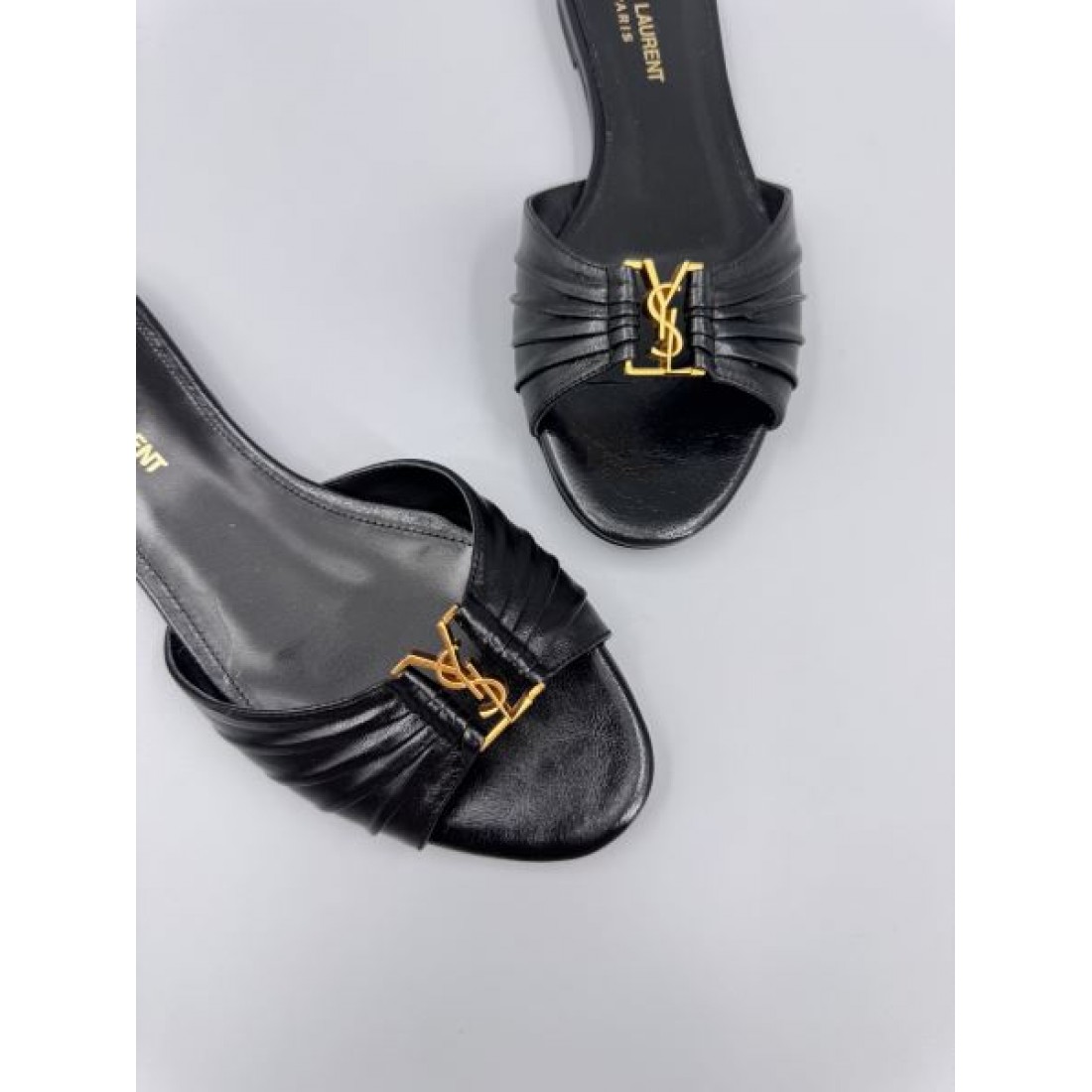 ラグジュアリー プレミアムデザイン リゾートスタイル YSL サンローラン コピー サンダル 上品