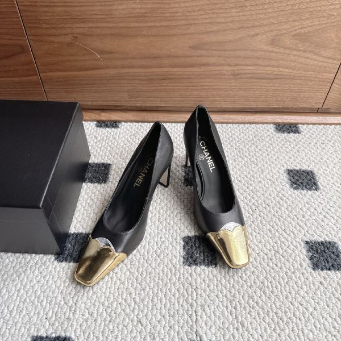 メタルキャップトゥ スリングバック ハイヒール ラグジュアリー CHANEL シャネル コピー パンプス 定番 エレガント