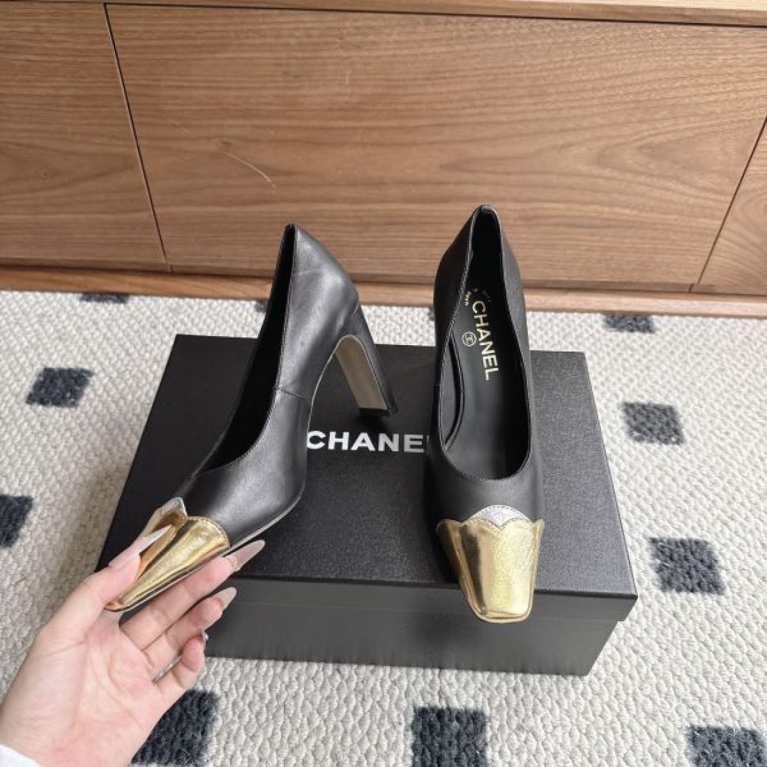 メタルキャップトゥ スリングバック ハイヒール ラグジュアリー CHANEL シャネル コピー パンプス 定番 エレガント