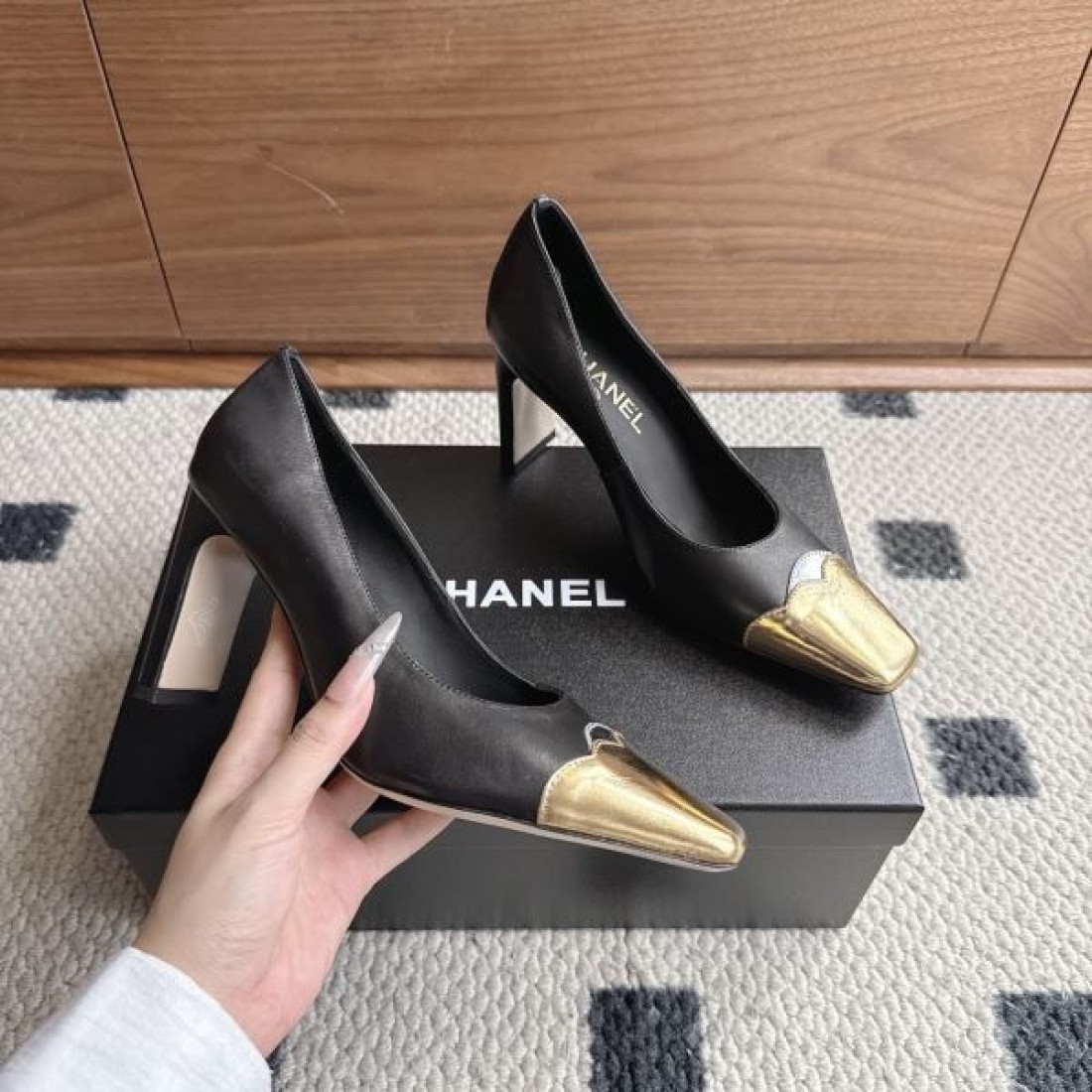 メタルキャップトゥ スリングバック ハイヒール ラグジュアリー CHANEL シャネル コピー パンプス 定番 エレガント