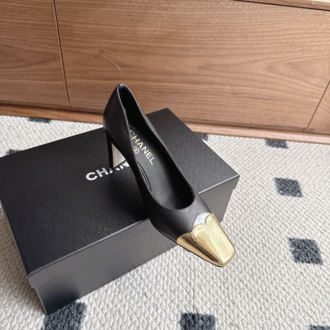 メタルキャップトゥ スリングバック ハイヒール ラグジュアリー CHANEL シャネル コピー パンプス 定番 エレガント