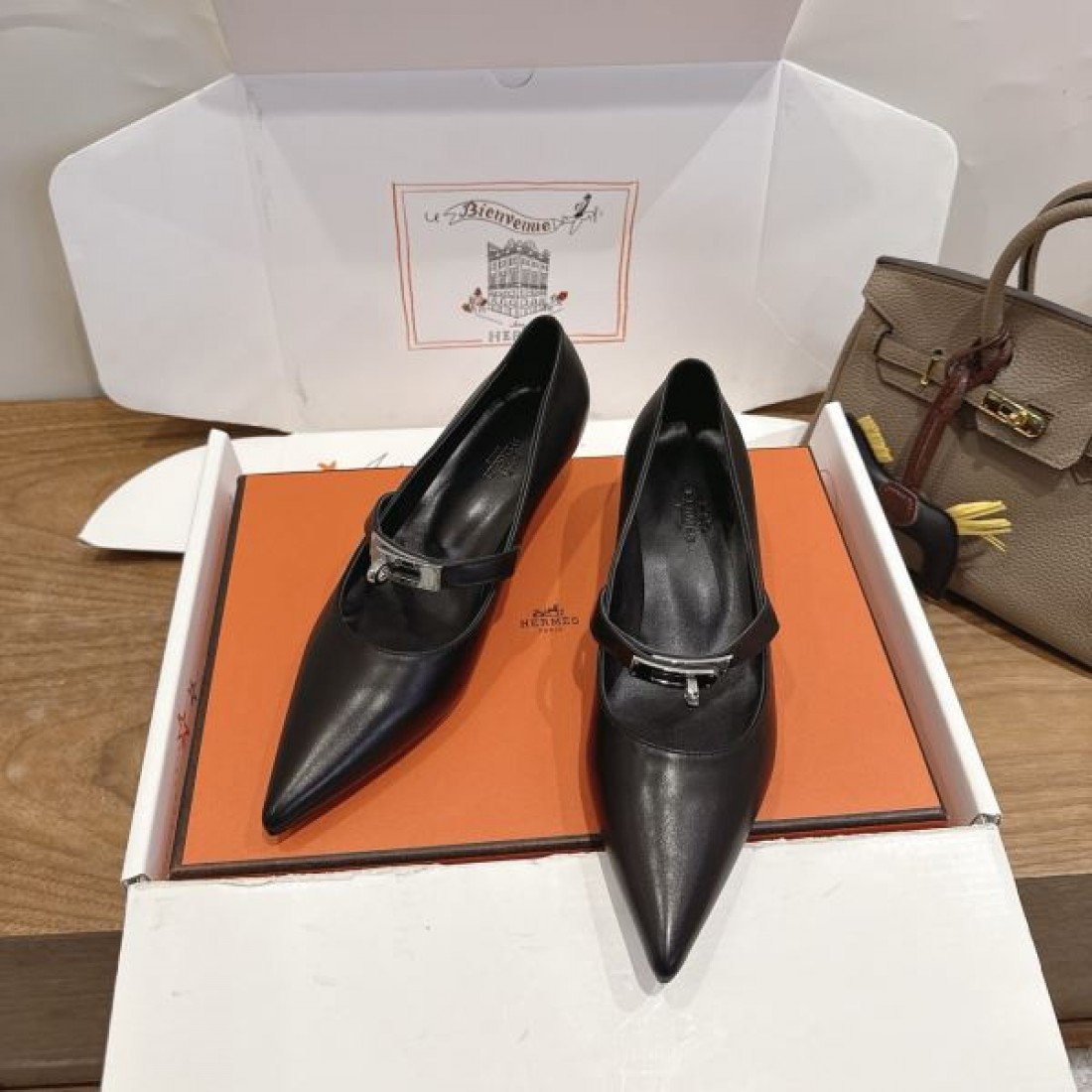 バックストラップ メタルアクセント エレガントシューズ 一流ブランド HERMÈS エルメス コピー パンプス 人気モデル