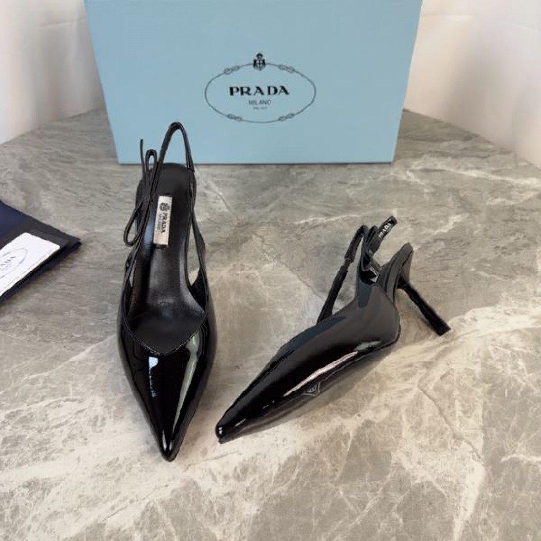 ポインテッドデザイン エレガントシューズ 海外トレンド PRADA コピー エナメルスリングヒール コレクション