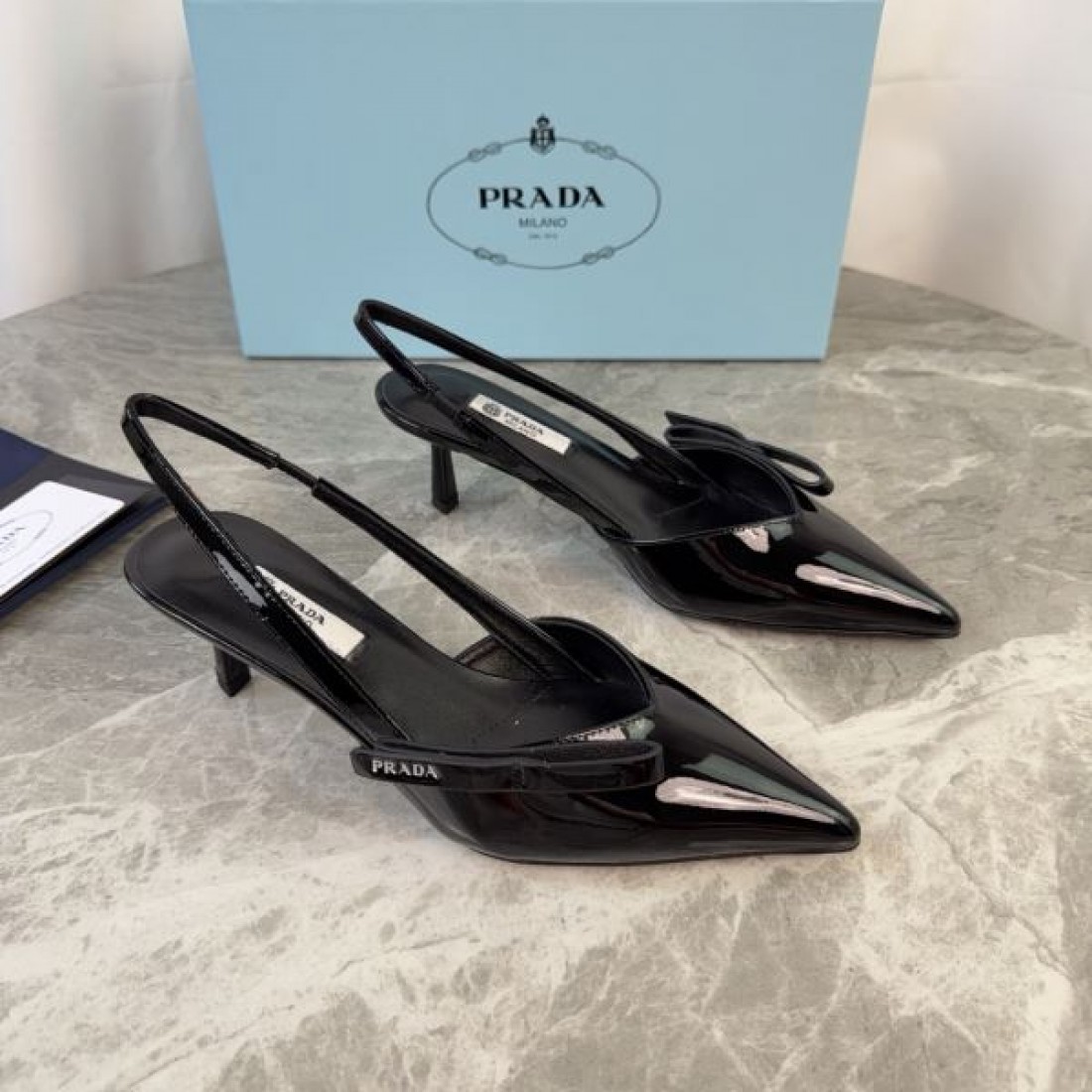 エレガントスリングデザイン ハイヒール 2026春夏 PRADA コピー ポインテッドトゥヒール 人気アイテム