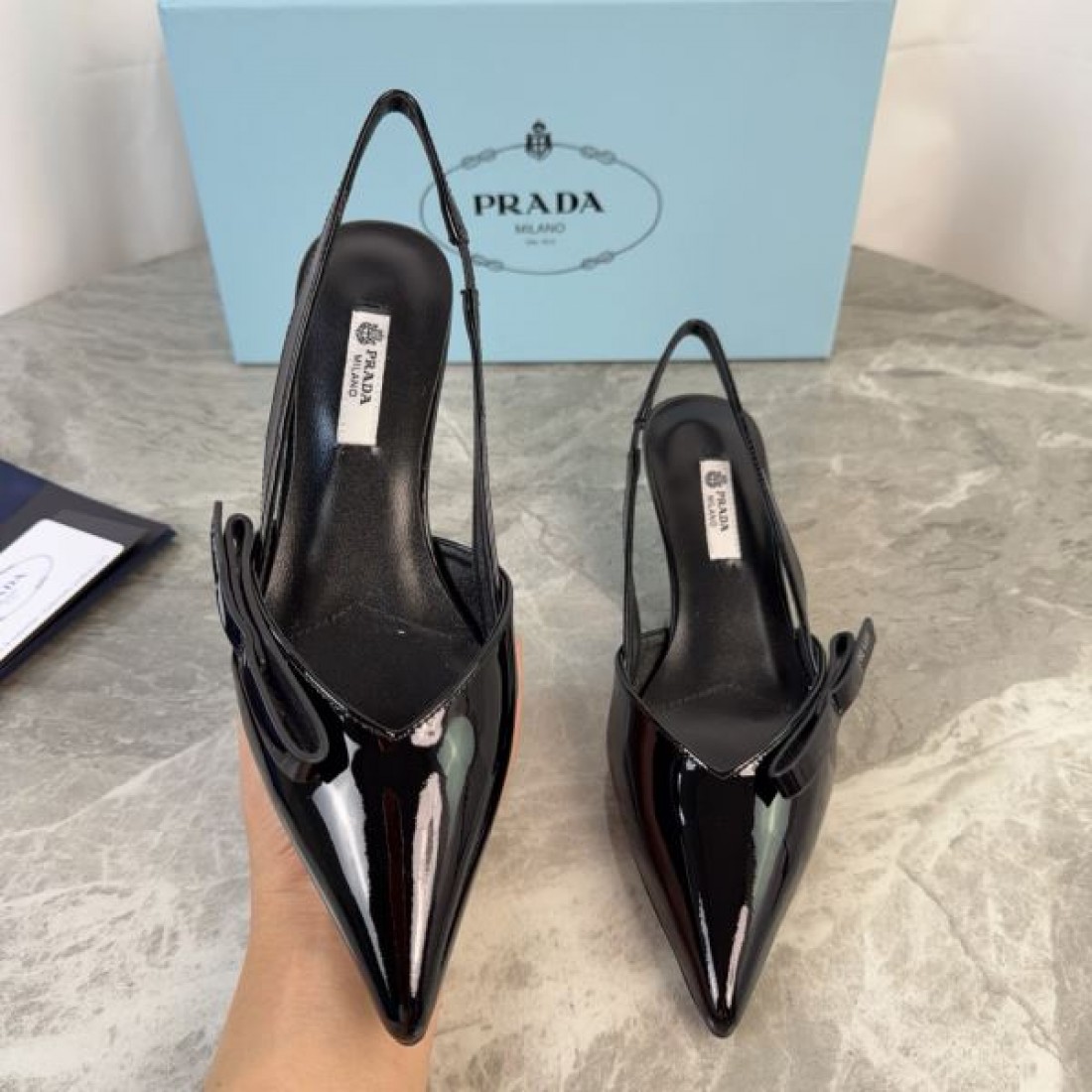 エレガントスリングデザイン ハイヒール 2026春夏 PRADA コピー ポインテッドトゥヒール 人気アイテム