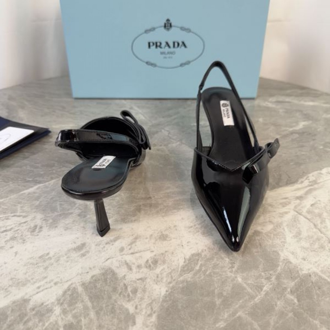 エレガントスリングデザイン ハイヒール 2026春夏 PRADA コピー ポインテッドトゥヒール 人気アイテム