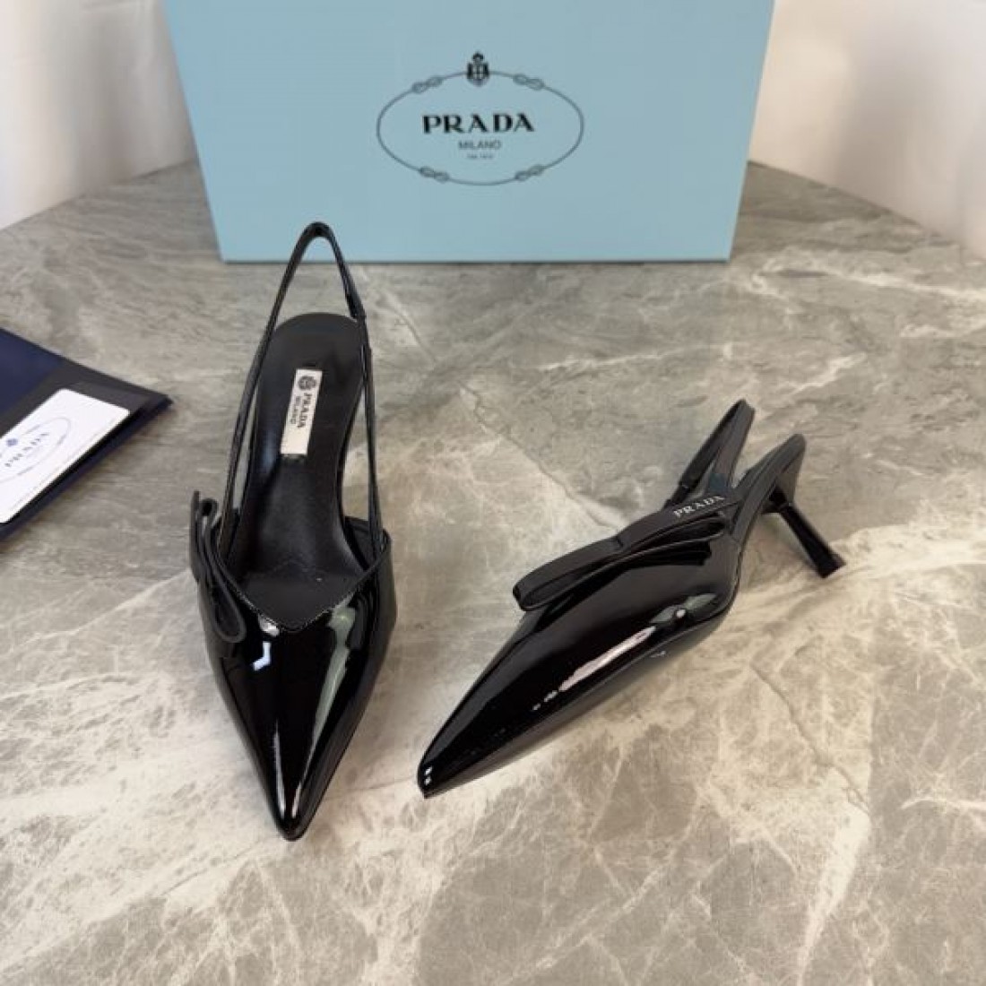 エレガントスリングデザイン ハイヒール 2026春夏 PRADA コピー ポインテッドトゥヒール 人気アイテム