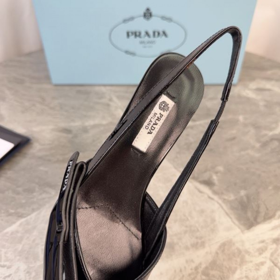 エレガントスリングデザイン ハイヒール 2026春夏 PRADA コピー ポインテッドトゥヒール 人気アイテム