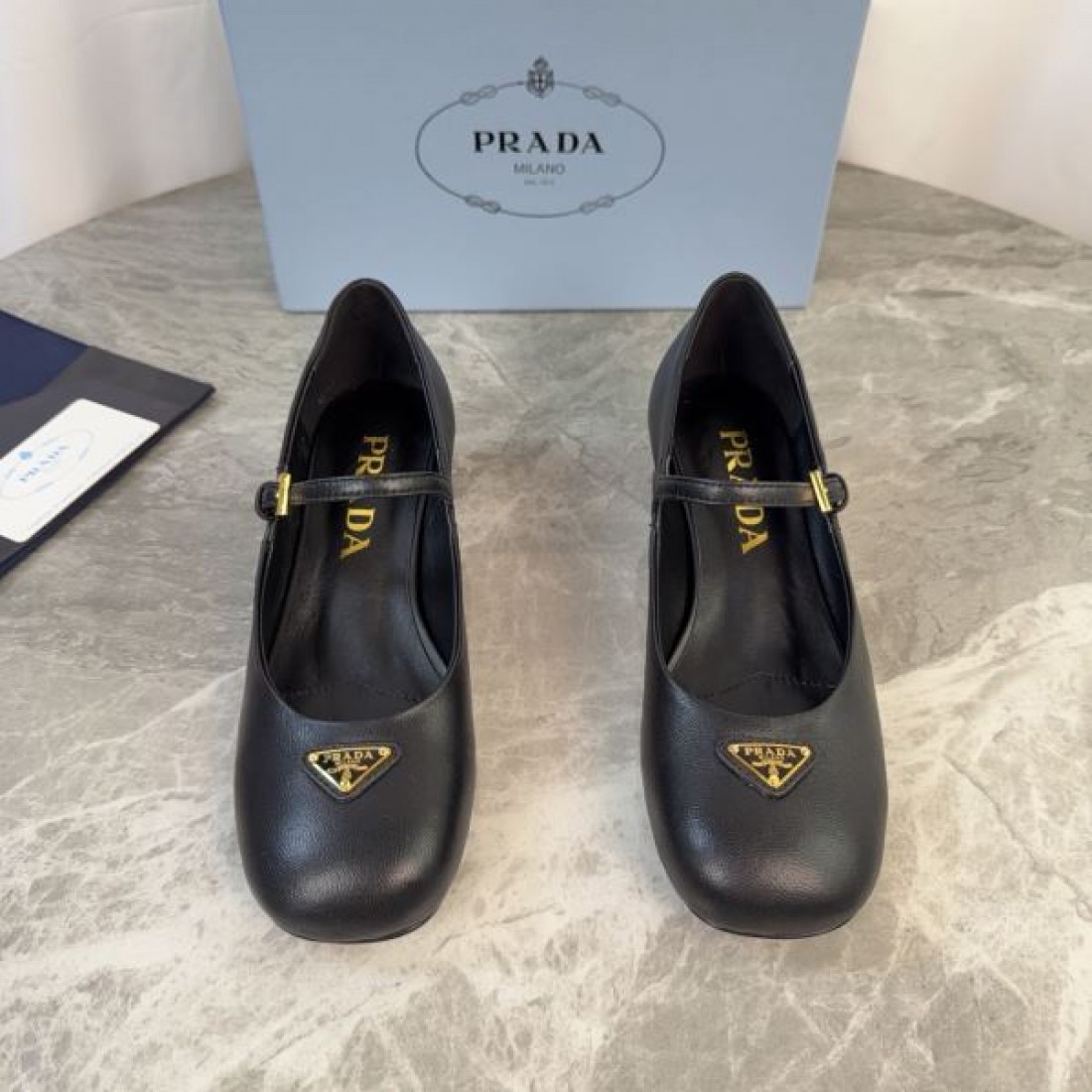 ポインテッドトゥ メリージェーンアイコン ミニマルラグジュアリー PRADA プラダ コピー レディースシューズ