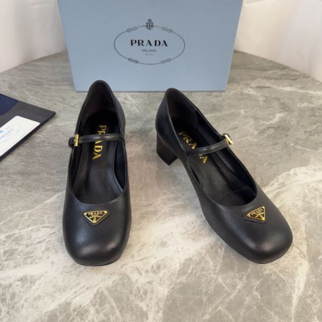 ポインテッドトゥ メリージェーンアイコン ミニマルラグジュアリー PRADA プラダ コピー レディースシューズ