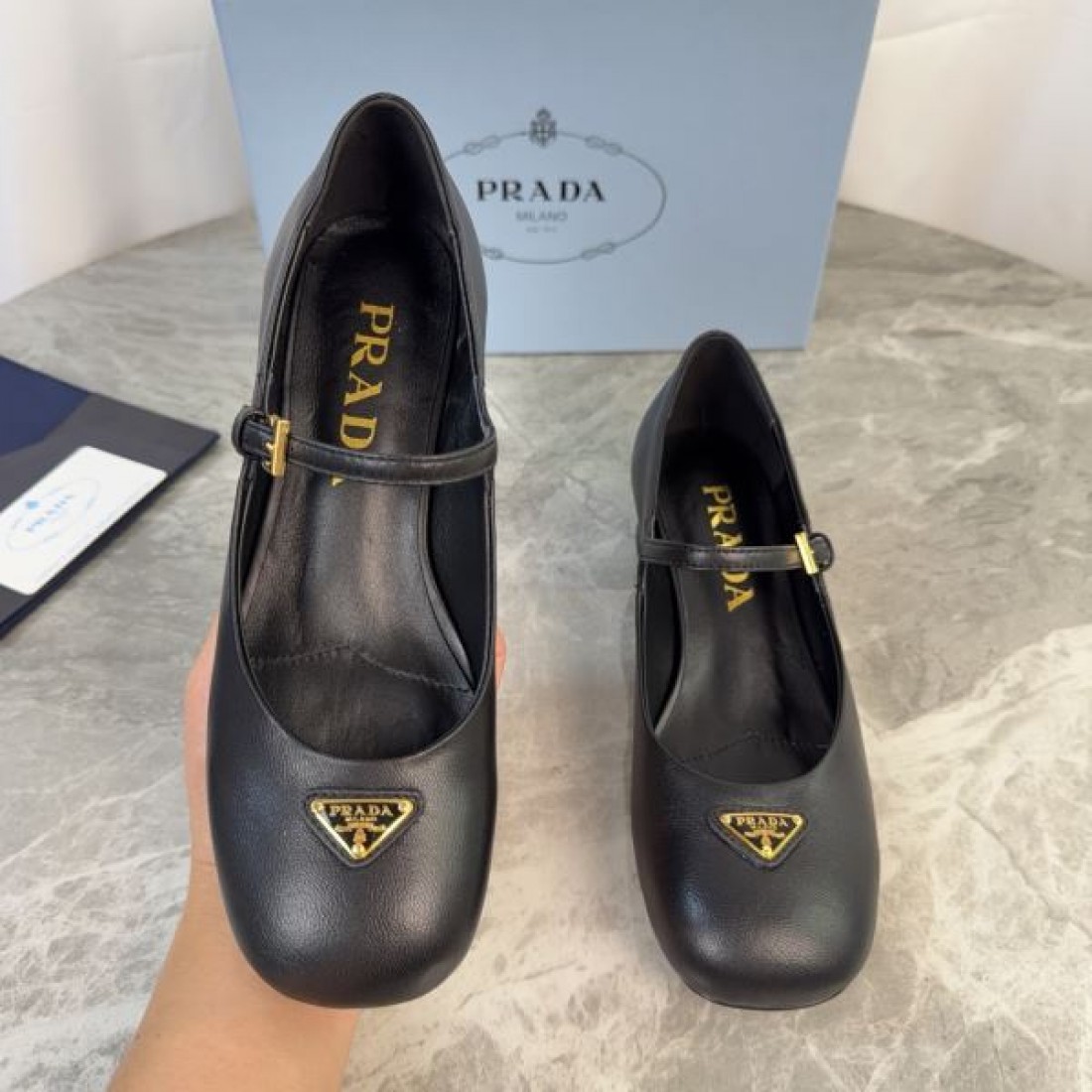 ポインテッドトゥ メリージェーンアイコン ミニマルラグジュアリー PRADA プラダ コピー レディースシューズ