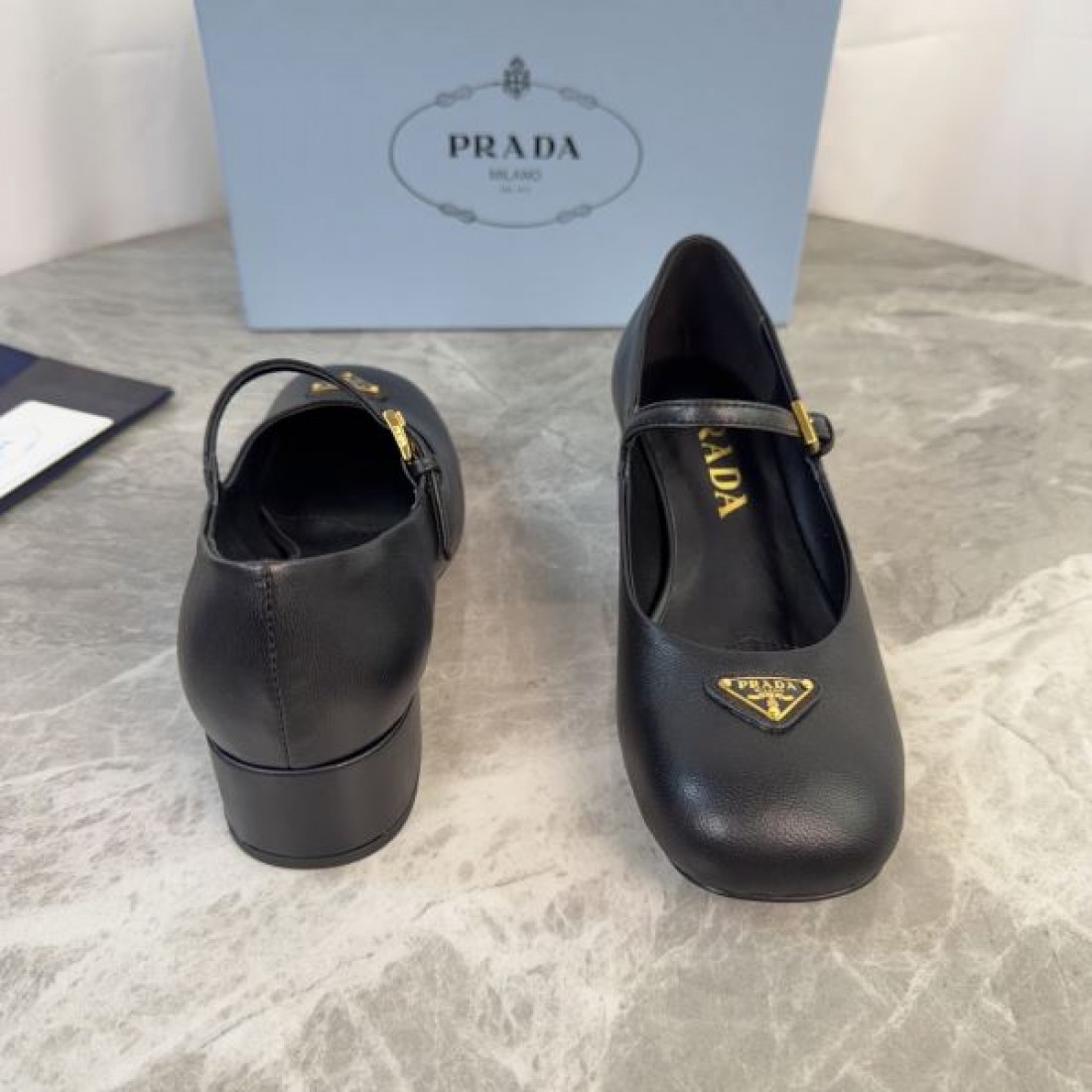 ポインテッドトゥ メリージェーンアイコン ミニマルラグジュアリー PRADA プラダ コピー レディースシューズ