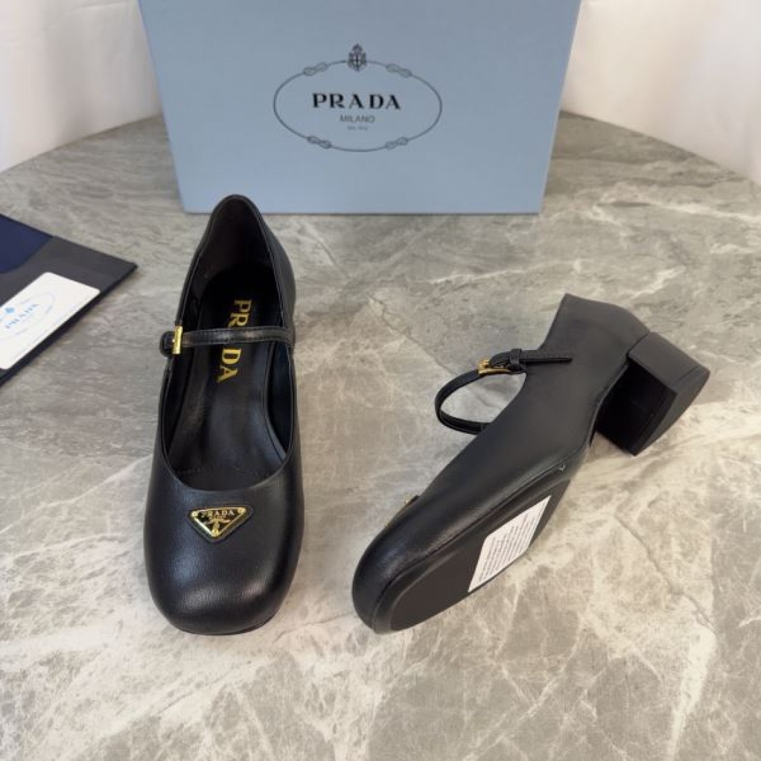 ポインテッドトゥ メリージェーンアイコン ミニマルラグジュアリー PRADA プラダ コピー レディースシューズ