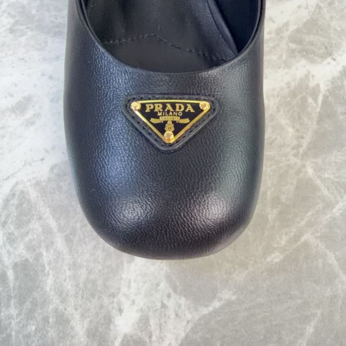 ポインテッドトゥ メリージェーンアイコン ミニマルラグジュアリー PRADA プラダ コピー レディースシューズ