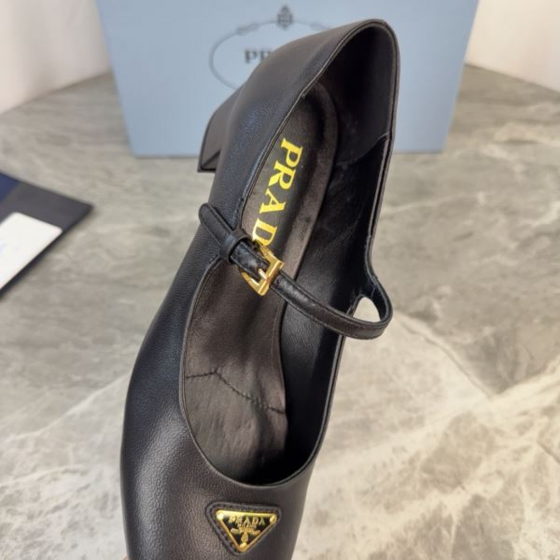 ポインテッドトゥ メリージェーンアイコン ミニマルラグジュアリー PRADA プラダ コピー レディースシューズ