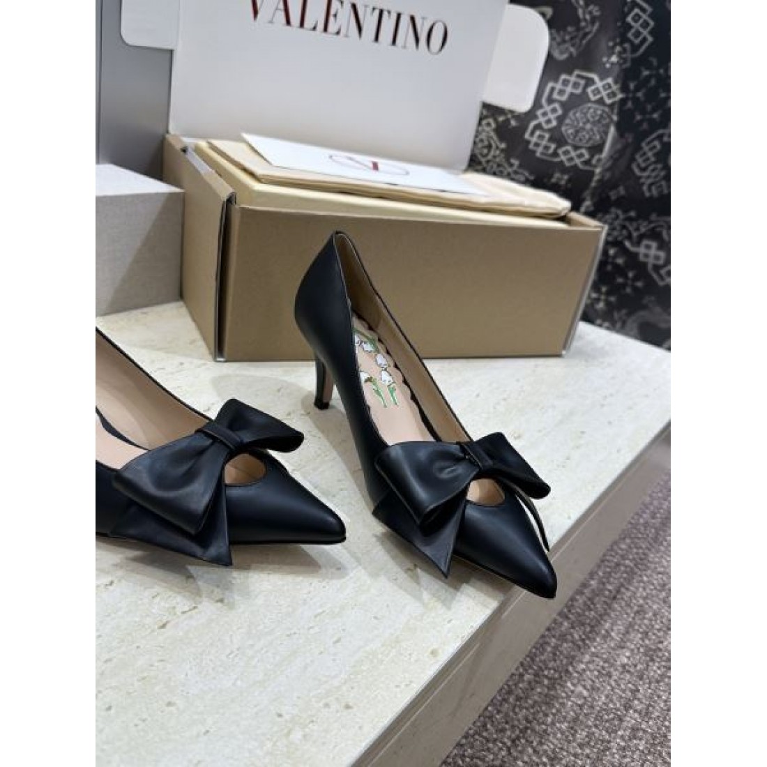バックオープンデザイン リボンディテール ドレスアップ対応モデル VALENTINO ヴァレンティノ コピー パンプス