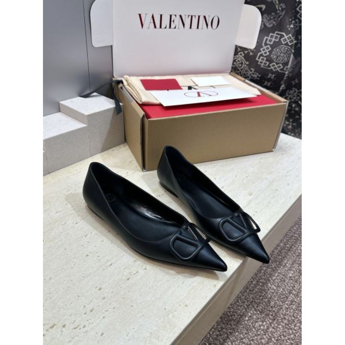 Vモチーフメタル ポインテッドトゥ デイリースタイルエレガンス VALENTINO ヴァレンティノ コピー パンプス