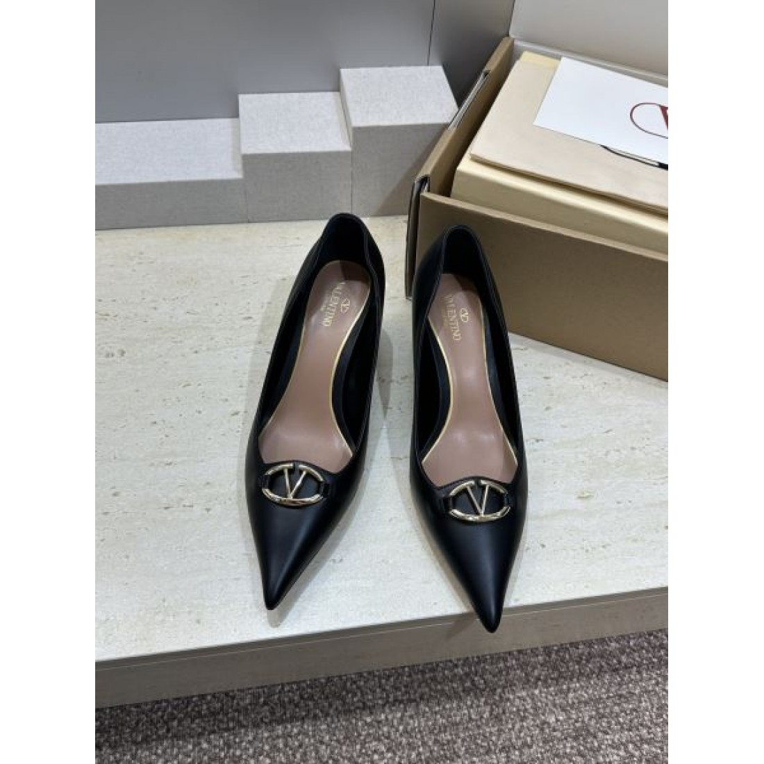 Vロゴフロントメタル デイリーエレガンス モードスタイル VALENTINO ヴァレンティノ コピー レディースヒール