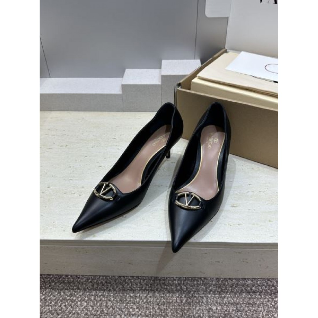 Vロゴフロントメタル デイリーエレガンス モードスタイル VALENTINO ヴァレンティノ コピー レディースヒール