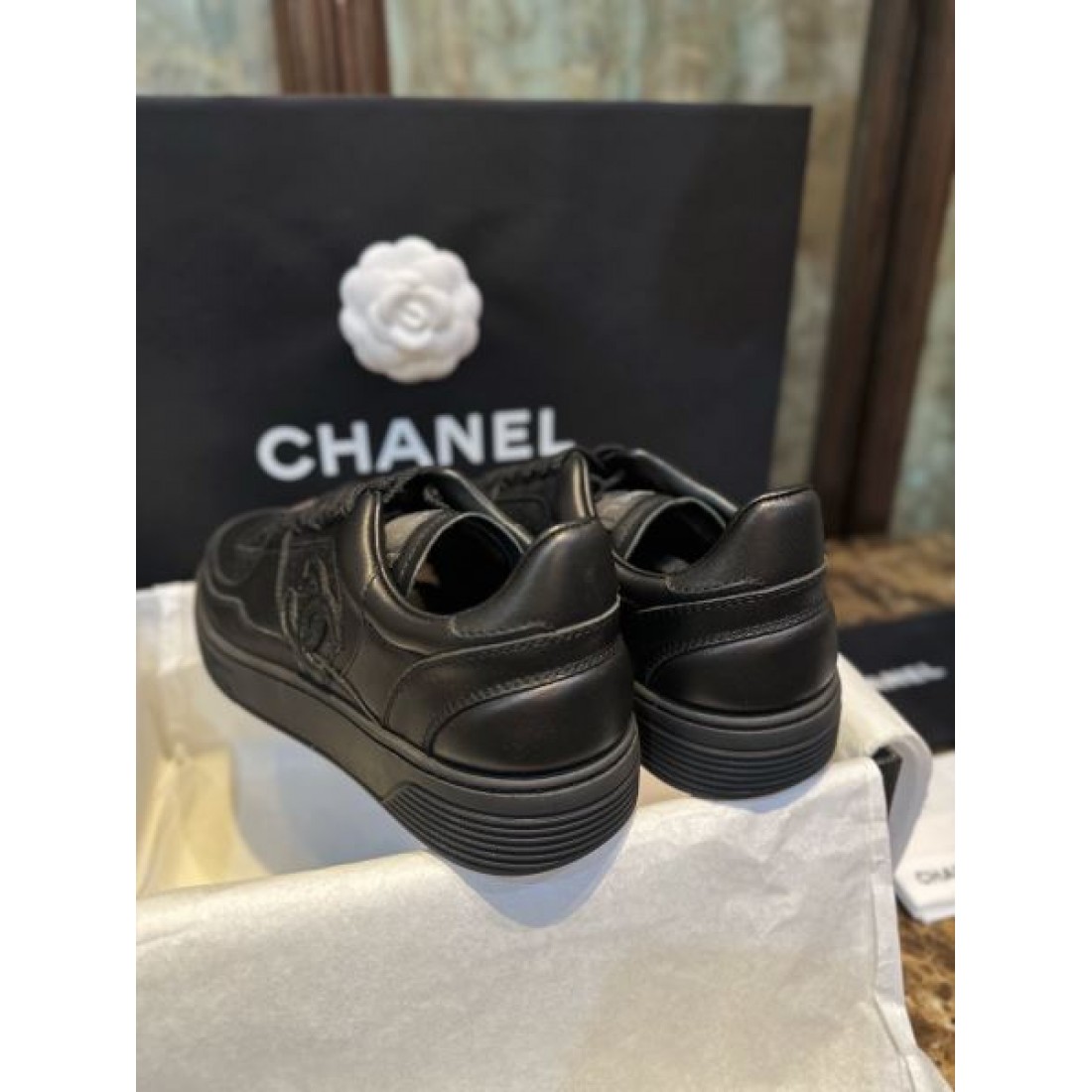 上質レザー調デザイン クッション性ソール 通勤お出かけ対応 CHANEL シャネル コピー ローカットスニーカー 好評アイテム