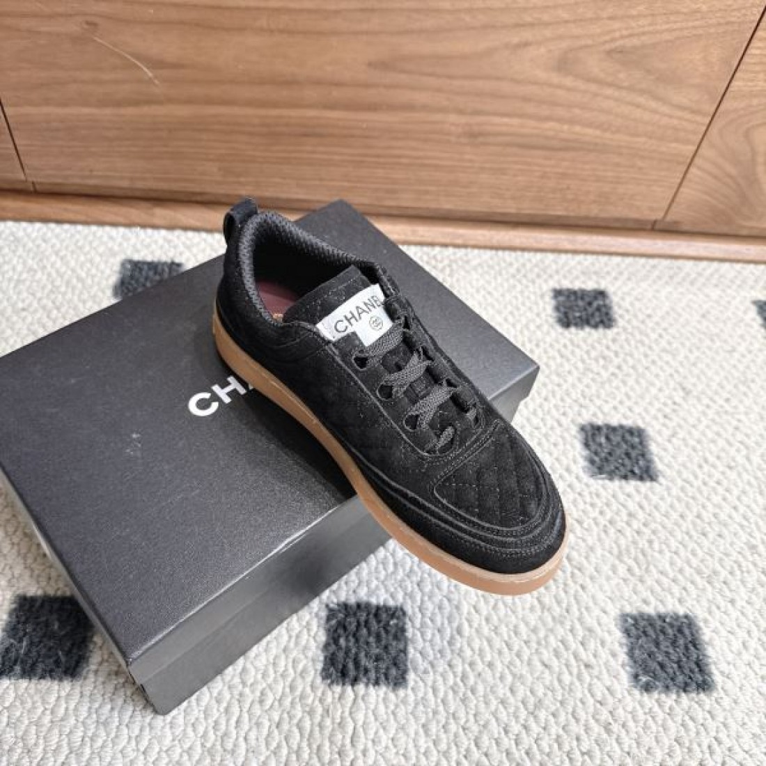 レースアップタイプ スエード調アッパー クッションソール 歩きやすい CHANEL シャネル コピー スニーカー デイリー人気
