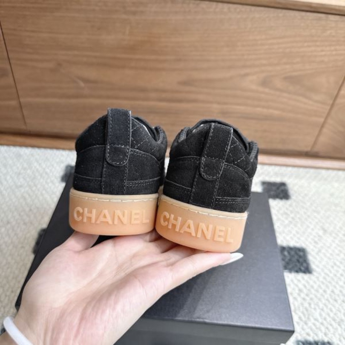 レースアップタイプ スエード調アッパー クッションソール 歩きやすい CHANEL シャネル コピー スニーカー デイリー人気