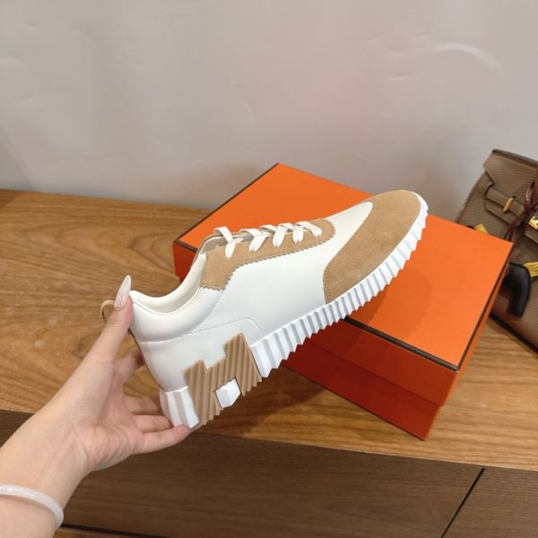 バイカラー切替 軽量ソール デイリーコーデ対応 HERMES エルメス コピー カジュアルスニーカー きれいめスポーティ