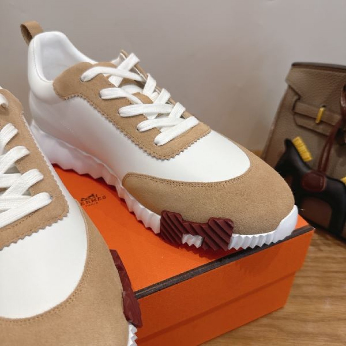 バイカラー切替 軽量ソール デイリーコーデ対応 HERMES エルメス コピー カジュアルスニーカー きれいめスポーティ